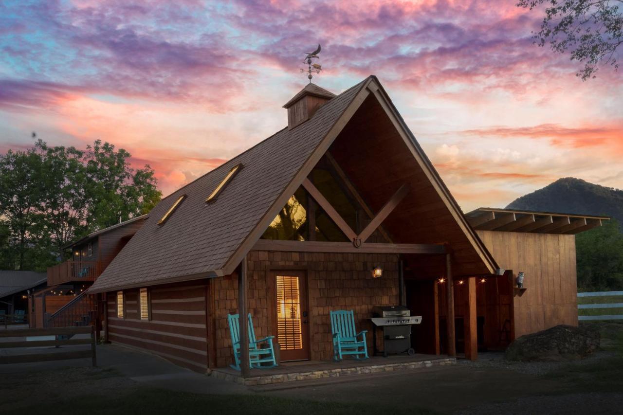 Romantic A-Frame Private Hottub Firepit Neargsmnp Sevierville Kültér fotó